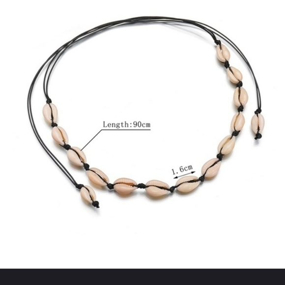 Super Cute and Beachy Shell Necklace in Black - Picture 3 of 9